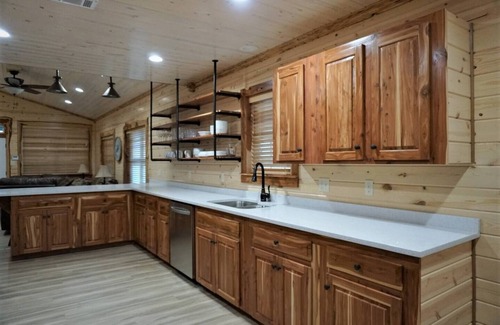 Negreet House | Toledo Queen Lakefront Custom 4 BR Home, Boathouse, Boat Ramp & Beautiful Views.