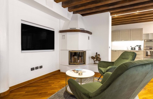 Dorsoduro Apartment | Tolentini Terrace by Wonderful Italy
