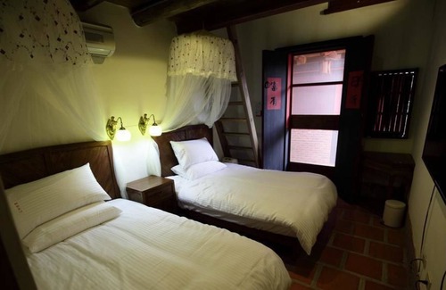 Jinsha Bed & Breakfast | Tomato red classical Homestay