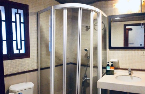 Jinsha Bed & Breakfast | Tomato red classical Homestay