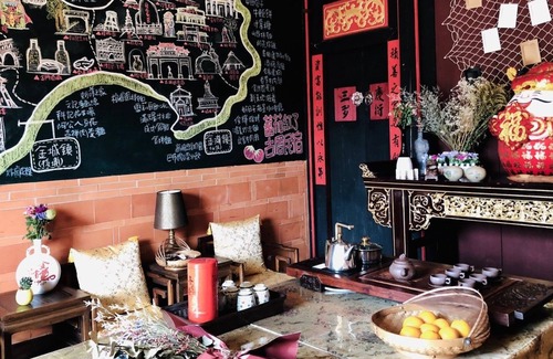 Jinsha Bed & Breakfast | Tomato red classical Homestay