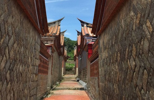 Jinsha Bed & Breakfast | Tomato Red