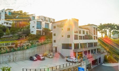 Tongyeong House | Tongyeong By the Sea Spa Pension