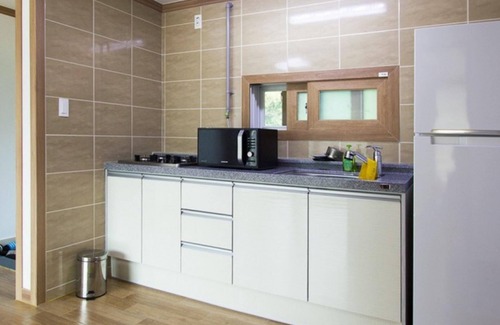 Mulgae House | Tongyeong Chuckpo Sunshine Pension