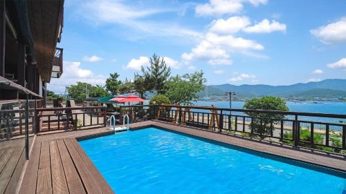 Yongnam-myeon House | Tongyeong Hwanggeumbada Pension