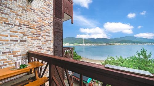 Yongnam-myeon House | Tongyeong Hwanggeumbada Pension