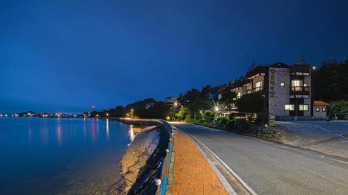 Yongnam-myeon House | Tongyeong Hwanggeumbada Pension