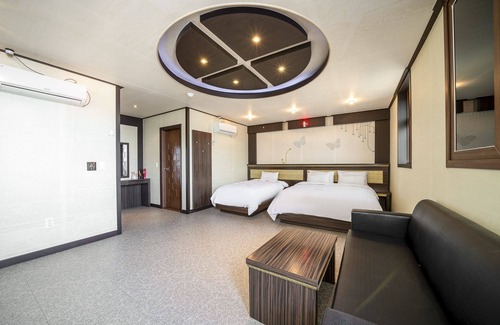 Tongyeong Hotel | Tongyeong Rock