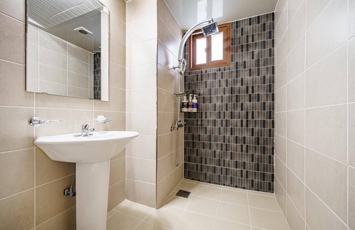 Tongyeong Hotel | Tongyeong Rock