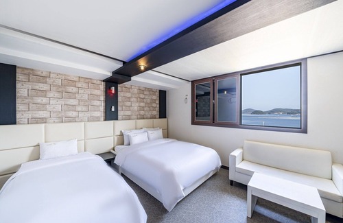 Tongyeong Hotel | Tongyeong Rock