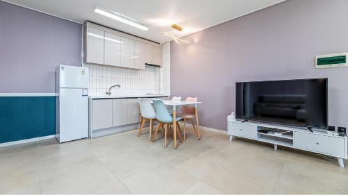 Saryang-myeon House | Tongyeong Saryangdo Elphis36 Poolvilla