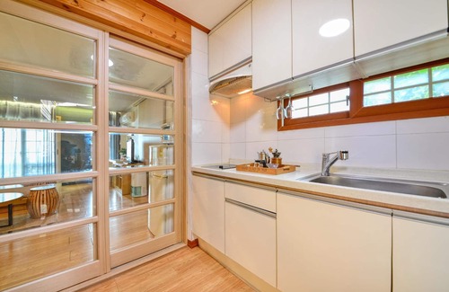 Yongnam-myeon House | Tongyoung Mongdolhouse Pension