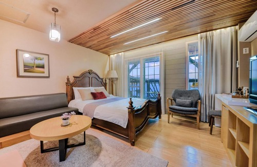 Yongnam-myeon House | Tongyoung Mongdolhouse Pension