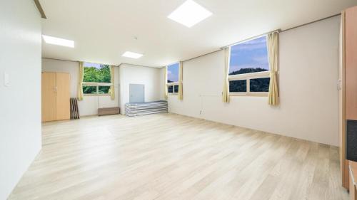 Tongyeong House | Tongyoung Sandeulhae Healling Pension