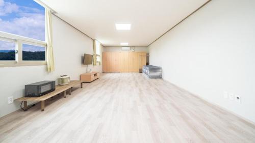 Tongyeong House | Tongyoung Sandeulhae Healling Pension