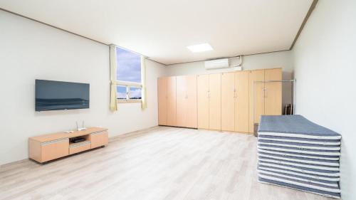 Tongyeong House | Tongyoung Sandeulhae Healling Pension