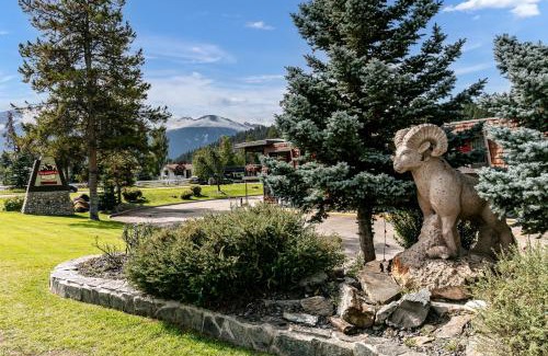 Jasper Hotel | Tonquin Inn