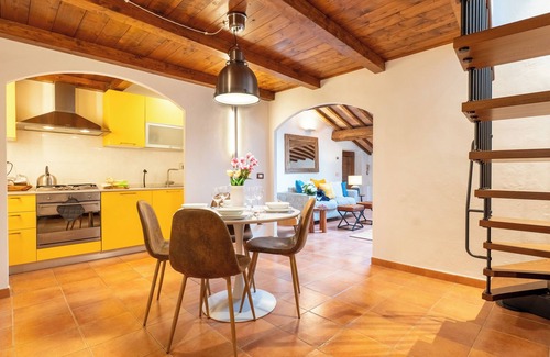 Volterra Apartment | Tony's I Design House Volterra Rooftop Suite