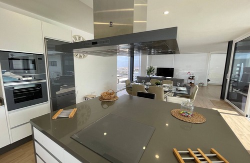 Tinajo Villa | Tony´s Luxury Villa, heated pool, wifi