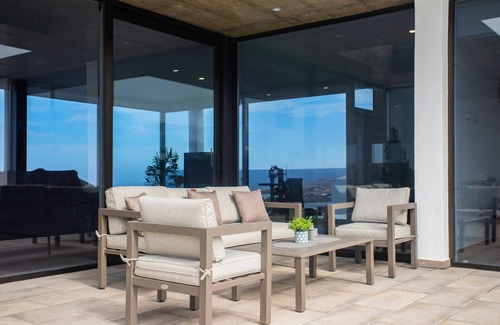 Tinajo Villa | Tony´s Luxury Villa, heated pool, wifi