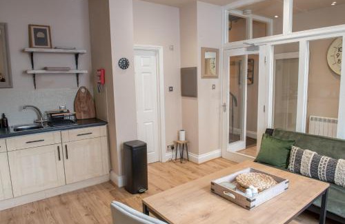 Ipswich Apartment | Toothbrush Apartments - 2 Bed/2 Bath House with parking, town centre