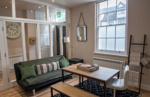 Ipswich Apartment | Toothbrush Apartments - 2 Bed/2 Bath House with parking, town centre
