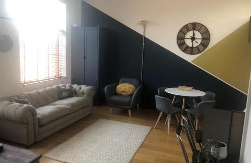 Ipswich Apartment | Toothbrush Apartments - Central Ipswich - Lloyds Avenue