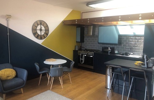 Ipswich Apartment | Toothbrush Apartments - Lloyds Avenue