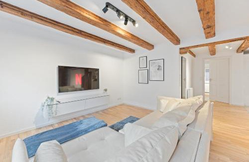 Ludwigsburg Apartment | TOP Apartments - Moderne Altbauwohnung im Zentrum Ludwigsburg - Kingsize Bett - Netflix - 80qm - 24h Check-In