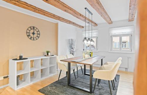 Ludwigsburg Apartment | TOP Apartments - Moderne Altbauwohnung im Zentrum Ludwigsburg - Kingsize Bett - Netflix - 80qm - 24h Check-In