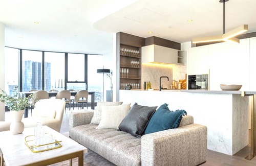 Melbourne Central Business District Apartment | Top CBD Skyline Luxury 3 Beds, 2 Baths Free Parking