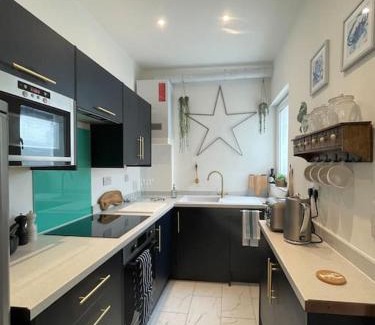 Ventnor Apartment | Top Deck - Fresh, stylish seaside apartment