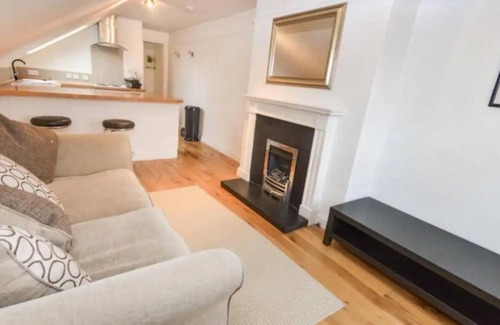 Bishop's Stortford Apartment | Top floor apartment near station
