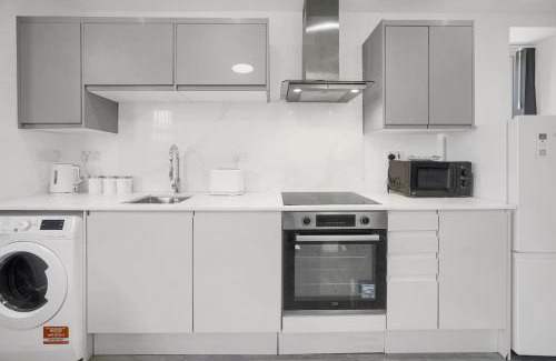 Cathays Apartment | Top Floor Apt - Central & Stylish - Free Wifi