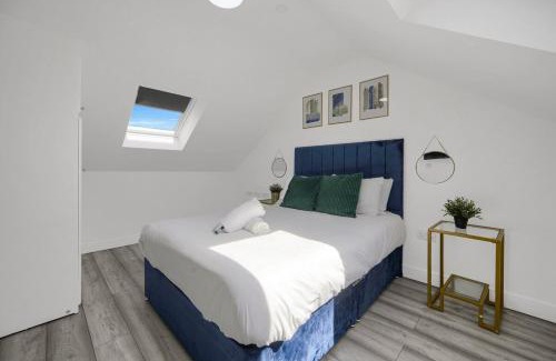 Cathays Apartment | Top Floor Apt - Central & Stylish - Free Wifi