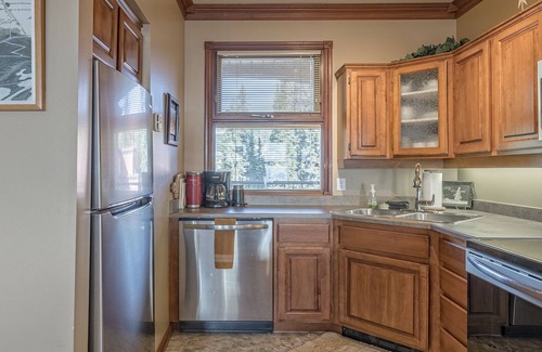 Silver Star Mountain Condo | Top Floor Grandview Condo with stunning mountain views, Patio & BBQ