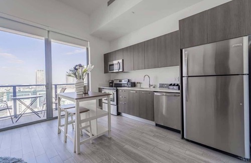 Downtown Miami Apartment | Top Floor City View Studio
