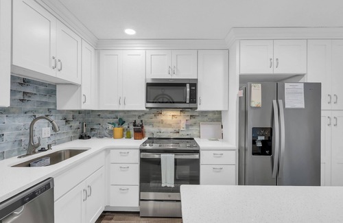 North Myrtle Beach Condo | Top Floor-Corner Unit-2BD Ocean View-Elevator and Outdoor Pool