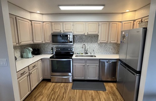 Glenwood Grove - North Iris Condo | Top-floor Condo with Mountain Views