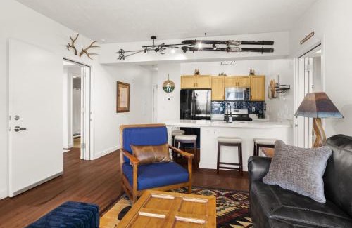 Park City Apartment | Top Floor Deer Valley Gondola Lakefront Condo- Great views