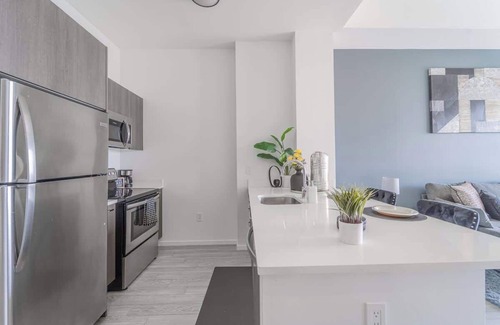 Downtown Miami Apartment | Top Floor Devereaux City View 1 Bedroom