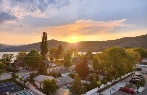 Vernon House | Top Floor Lakeshore Views Near Skiing