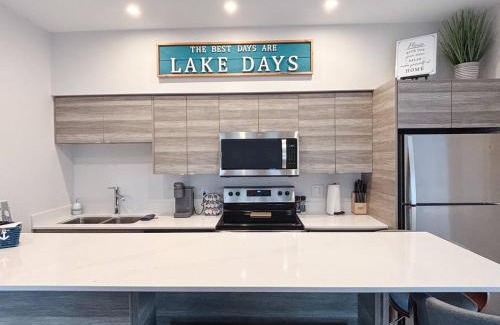 Vernon House | Top Floor Lakeshore Views Near Skiing