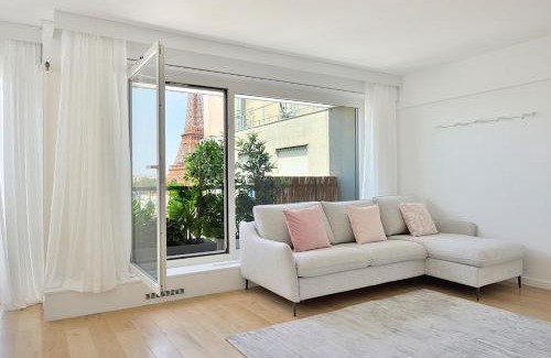 Grenelle Apartment | Top Floor Million Dollar View Eiffel Tower, 2 beds, 4 people