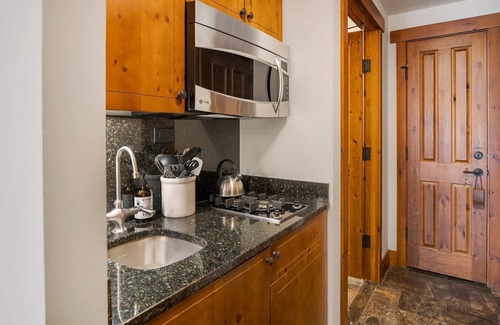 Stowe Area Apartment | Top Floor Ski in/out Lodge at Spruce Peak
