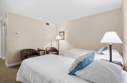 North East Hotel | Top Floor Standard Suite Bay View