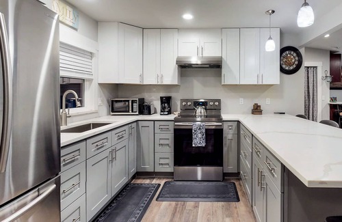 Manson House | Top-floor studio w/ partial lake view & dog-friendly cottage - near town & lake!