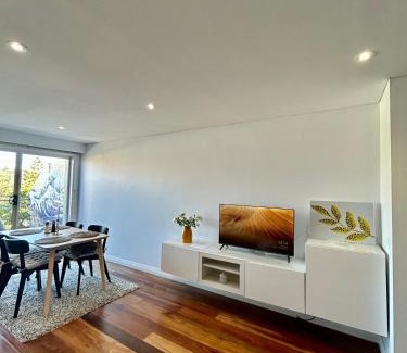 Coogee Apartment | Top Level Aprmt w Balcony beside Coogee Pavilion