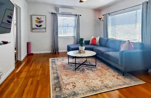Washington Culver Apartment | Top Location Walk to Dining, Shops & Near Beach CC E