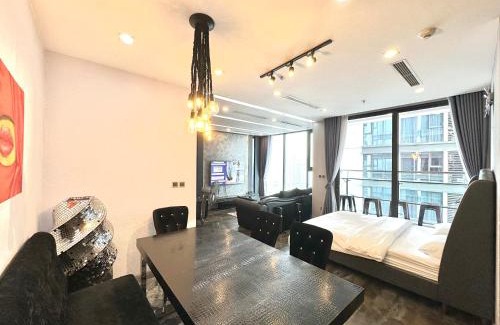 Ngoc Khanh Apartment | Top Luxury Apt In Vinhomes Metropolis